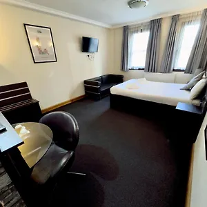 Hotel Epsilon, Londen
